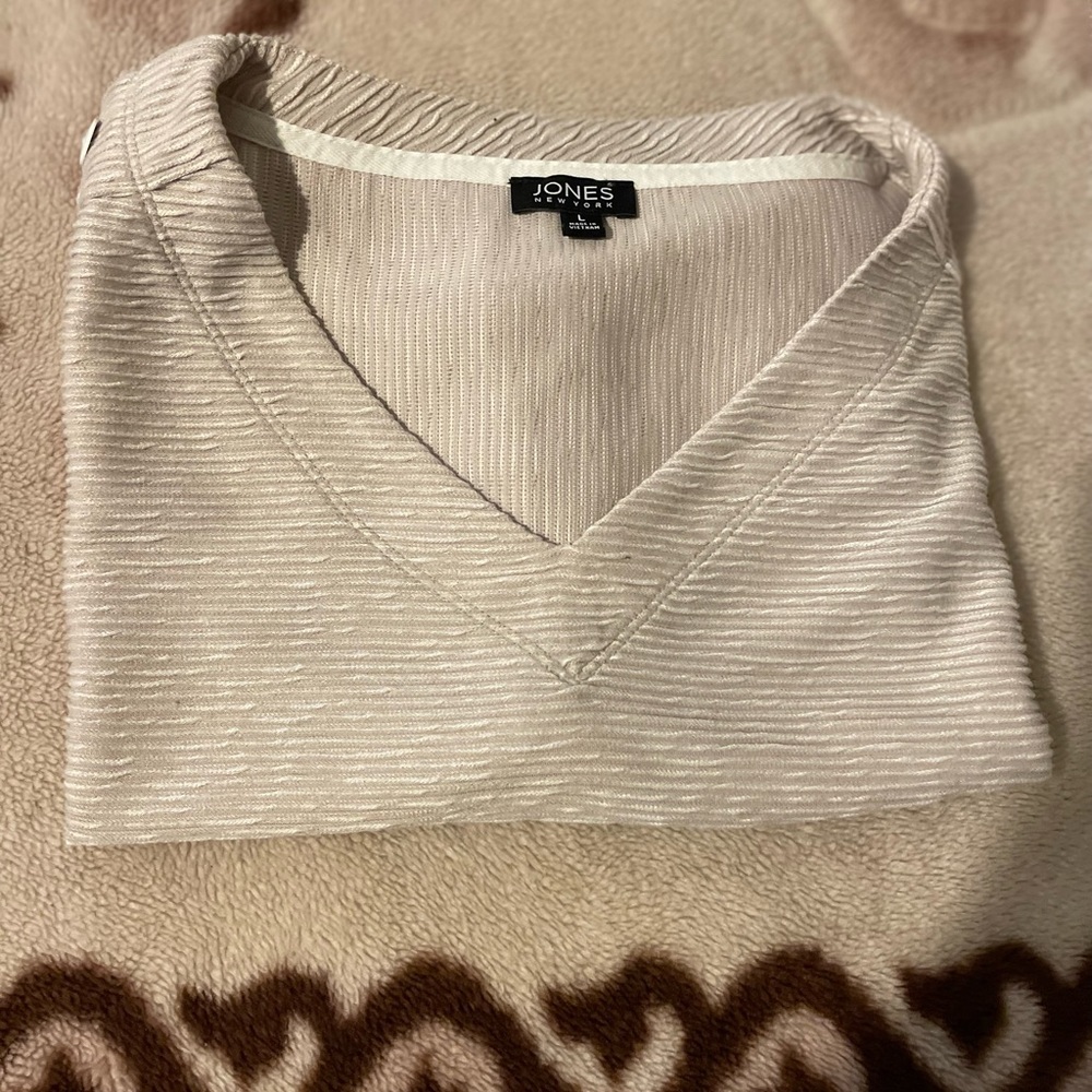 Johns’s New York  Women Top with button in the shoulder